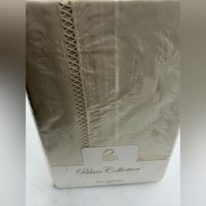 Yves Delorme Palace Collection Shams Elsee Ecru Boudoir. New